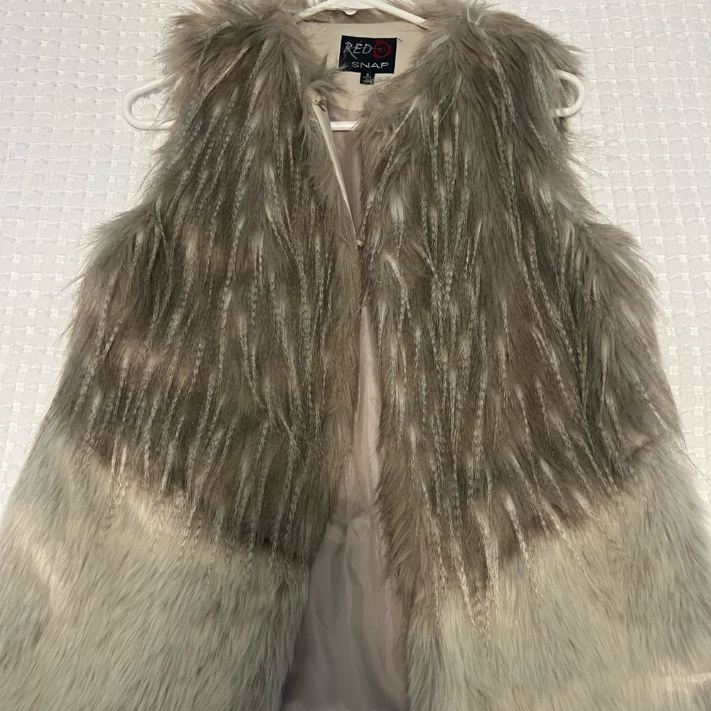 Red Snap, Small Faux Fur Vest, Small